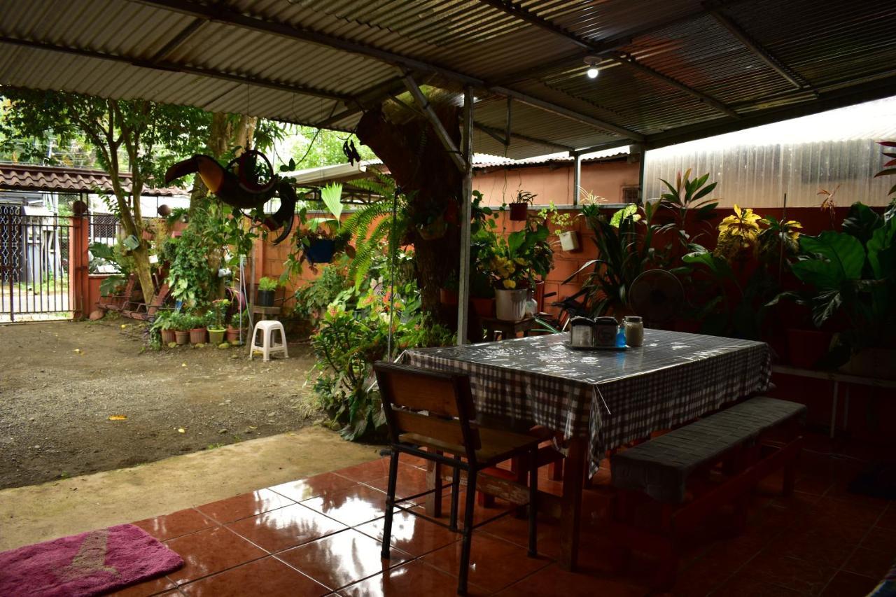 Casa Quepos Hotel Exterior photo